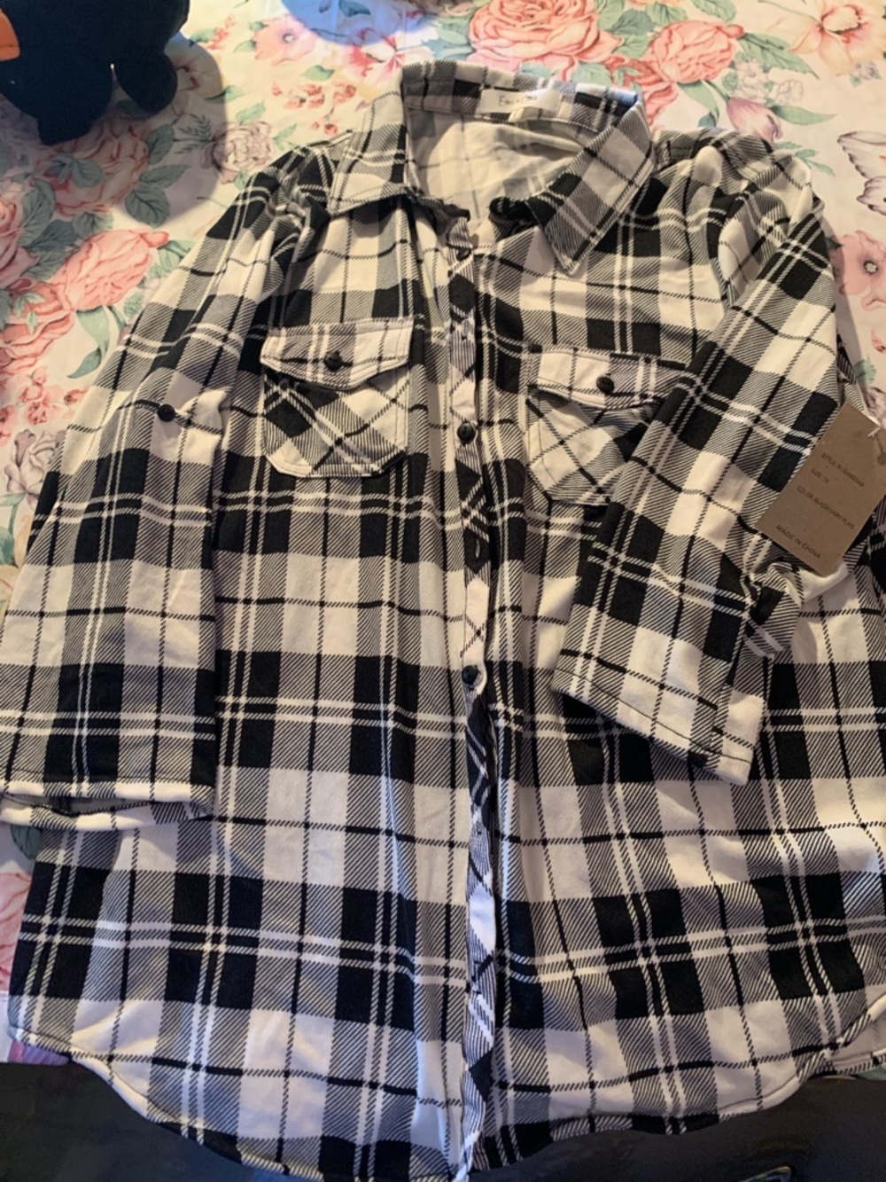 Eden & Olivia Black and White Plaid Long Sleeve top Size 1X